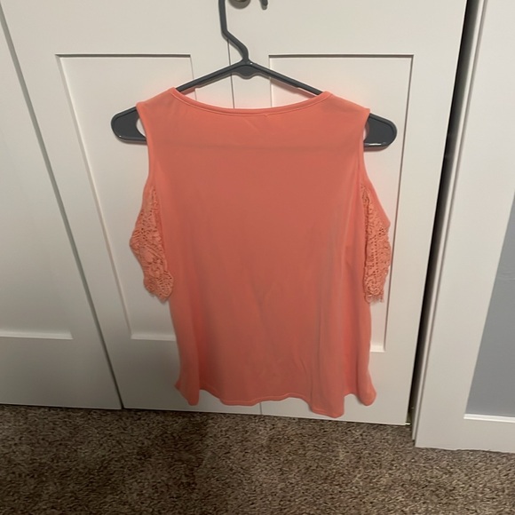 Sz L open shoulder top. - Picture 5 of 5